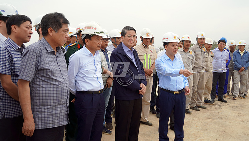 Đồng chí Phó Chủ tịch Quốc hội Nguyễn Đức Hải kiểm tra hiện trường dự án tại huyện Bố Trạch