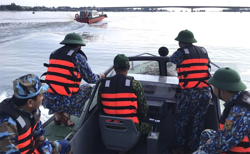 Bộ Chỉ huy BĐBP Quảng Trị tổ chức tập huấn công tác tìm kiếm, cứu hộ, cứu nạn trên biển năm 2023. Ảnh: Mạnh Hùng