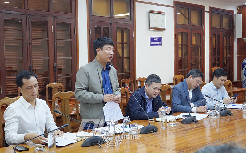 Đại diện lãnh đạo UBND huyện Quảng Trạch đề xuất các giải pháp để thực hiện công tác giải phóng mặt bằng và tái định cư.