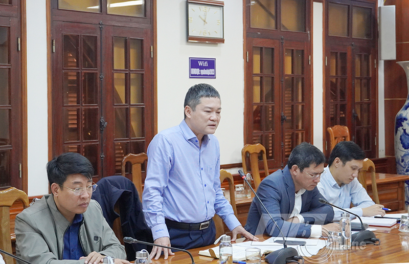 1. Đồng chí Phó Chủ tịch UBND tỉnh Phan Phong Phú phát biểu kết luận tại buổi làm việc.