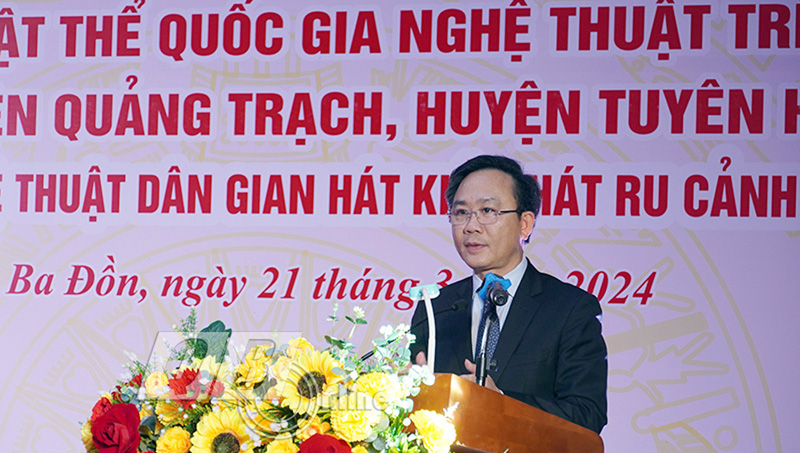 Đồng chí Phó Chủ tịch UBND tỉnh Hoàng Xuân Tân phát biểu tại buổi lễ.