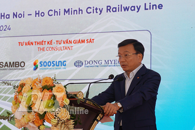  Thứ trưởng Bộ GTVT Nguyễn Danh Huy phát biểu buổi lễ và phát lệnh triển khai thi công dự án.