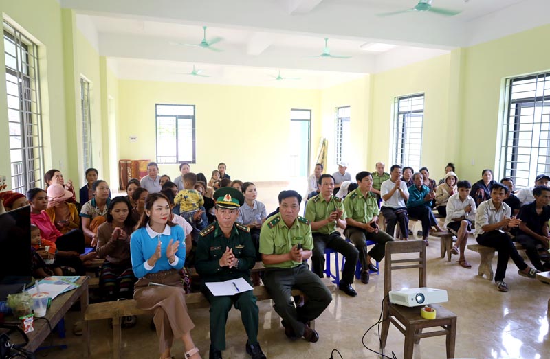 Truyền thông về công tác bảo vệ rừng, động vật hoang dã và môi trường tại bản Trung Sơn, xã Trường Sơn.