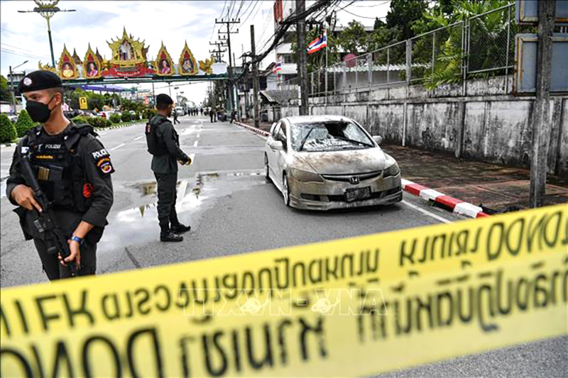 Cảnh sát điều tra tại hiện trường một vụ đánh bom ở Narathiwat, Thái Lan, ngày 22/11/2022. Ảnh minh họa: AFP/TTXVN