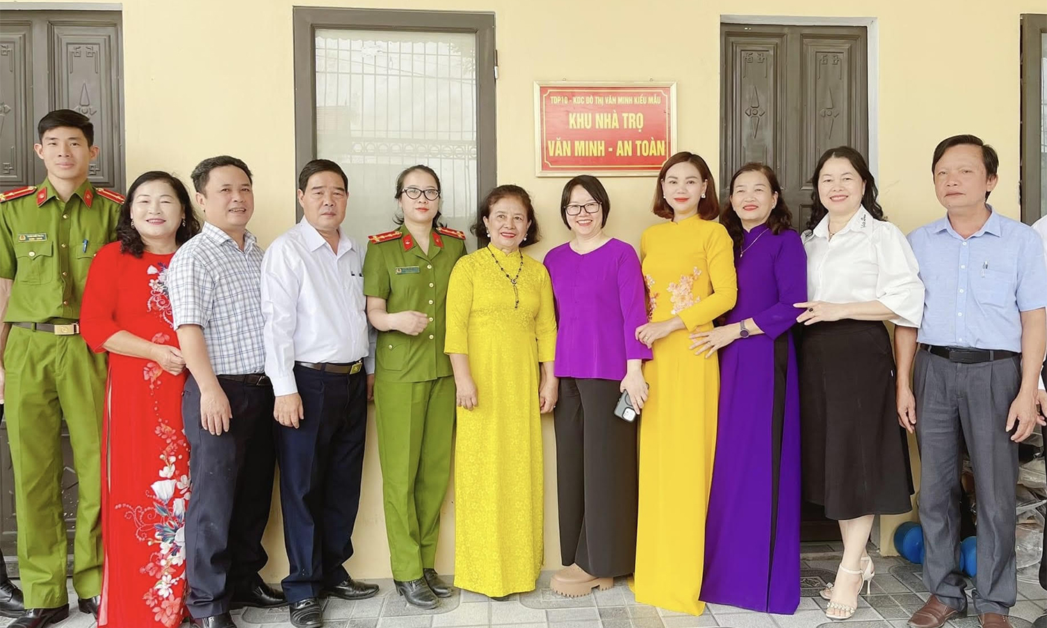 Ủy ban MTTQVN phường Đồng Phú (TP. Đồng Hới) tổ chức gắn biển mô hình “Khu nhà trọ văn minh-an toàn”.