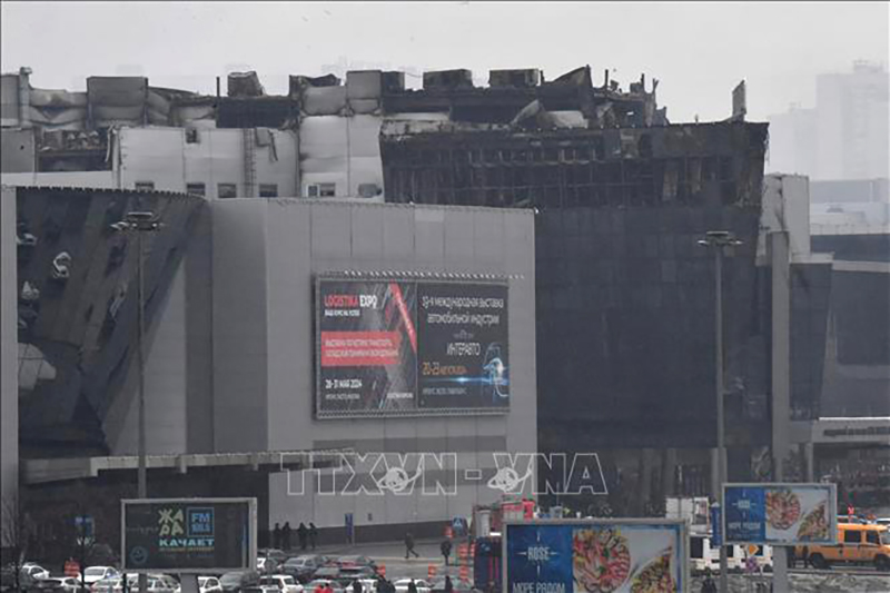 Tòa nhà trung tâm thương mại Crocus City Hall ở Moskva, Nga bị hư hại sau vụ tấn công khủng bố nhằm vào phòng hòa nhạc trong trung tâm, ngày 23/3/2024. Ảnh: AFP/TTXVN