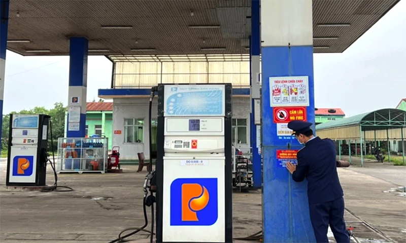Cục QLTT Quảng Bình đồng loạt kiểm tra 22 cửa hàng xăng dầu tư nhân từ nay đến hết tháng 8/2024