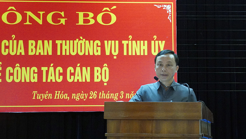 Đồng chí Bí thư Huyện ủy Tuyên Hóa Mai Văn Minh phát biểu nhận nhiệm vụ