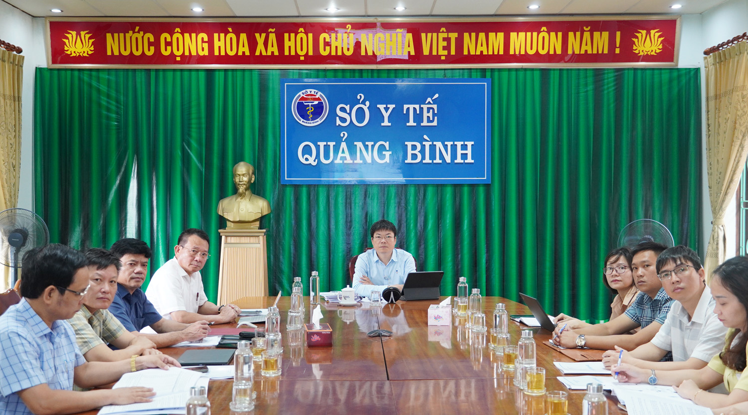 Các đại biểu tham dự hội nghị trực tuyến tại điểm cầu Quảng Bình.