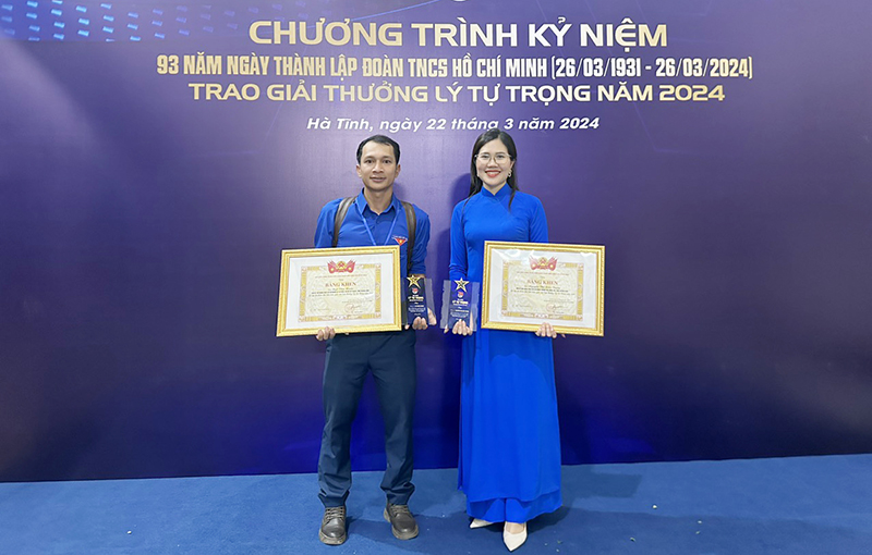 Ngô Văn Huấn và Nguyễn Thị Kiều Trang vinh dự nhận giải thưởng Lý Tự Trọng năm 2024.