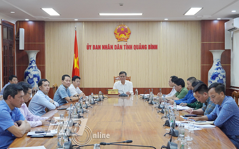 Đồng chí Chủ tịch UBND tỉnh Trần Thắng và các đại biểu dự phiên họp tại điểm cầu tỉnh Quảng Bình.