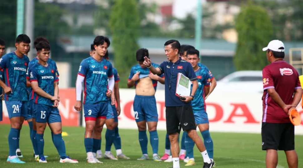 HLV Hoàng Anh Tuấn khá quen thuộc với bóng đá trẻ Việt Nam. Ảnh: VFF