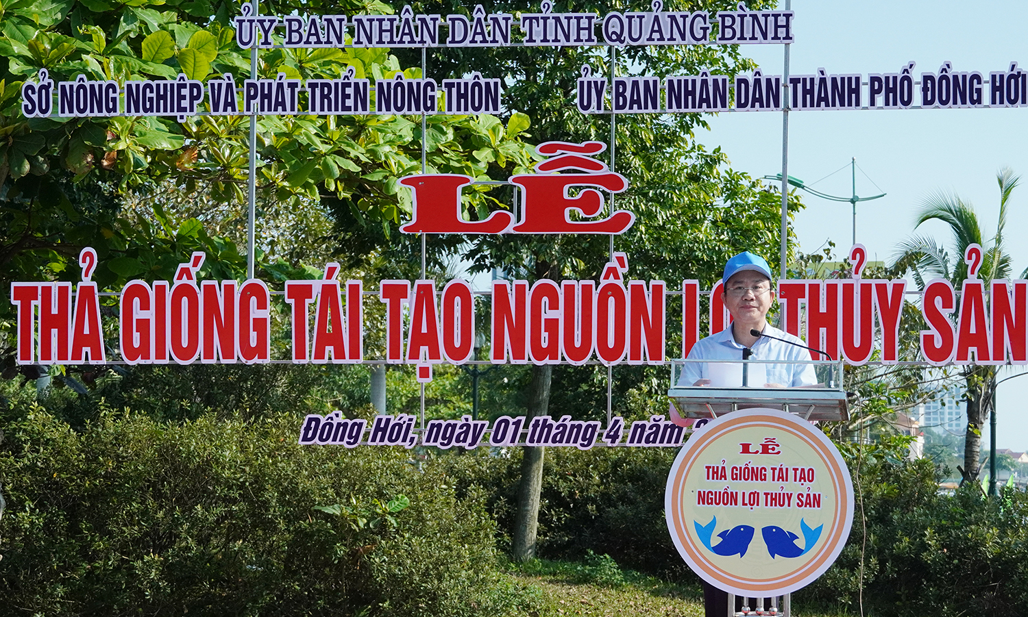 Đồng chí Phó Chủ tịch UBND tỉnh Hoàng Xuân Tân phát biểu tại buổi lễ. 