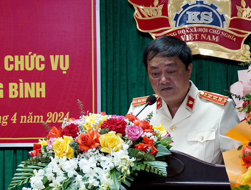 Đồng chí Trần Quốc Vinh, Phó Viện trưởng Viện KSND tỉnh phát biểu nhận nhiệm vụ
