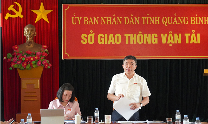 Thiếu tướng Nguyễn Tiến Nam, ĐBQH tỉnh thảo luận tại buổi giám sát