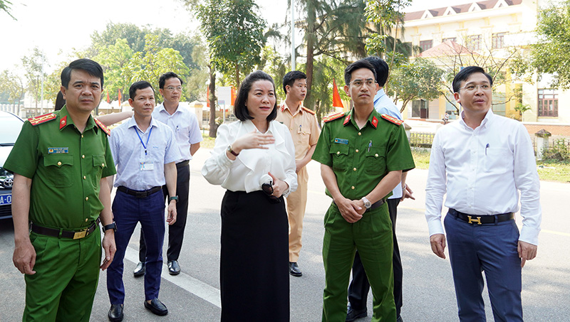 Đoàn giám sát kiểm tra ”điểm đen” trên đường Trương Pháp, TP. Đồng Hới