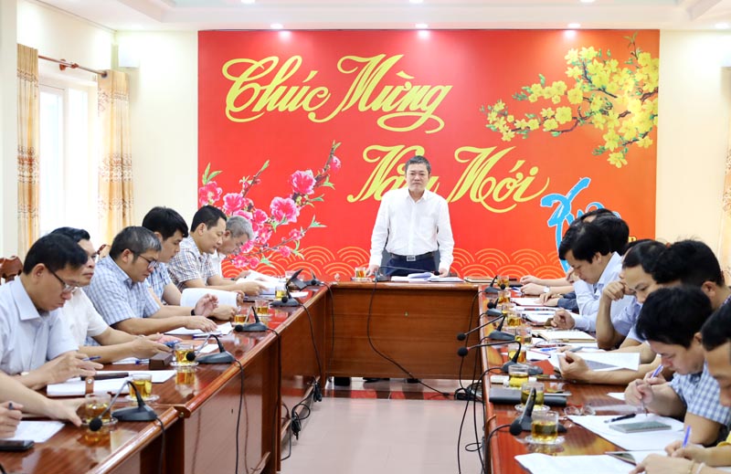 Đồng chí Phan Phong Phú, Tỉnh ủy viên, Phó Chủ tịch UBND tỉnh phát biểu chỉ đạo tại buổi làm việc.
