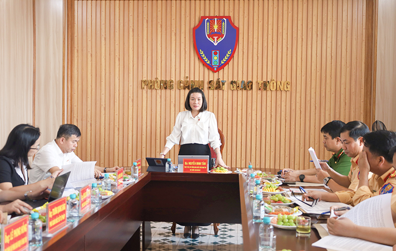 Đồng chí Phó trưởng đoàn chuyên trách Đoàn ĐBQH tỉnh Nguyễn Minh Tâm chủ trì buổi giám sát.