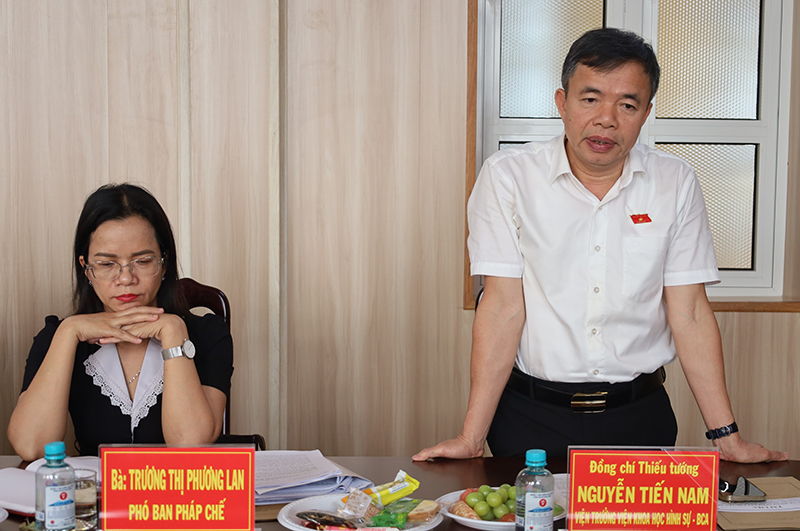 Thiếu tướng Nguyễn Tiến Nam phát biểu tại buổi giám sát.