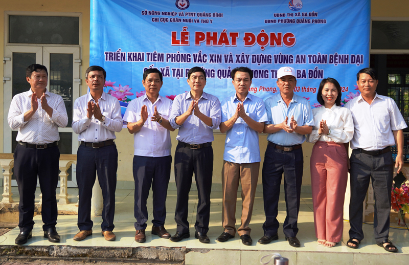 Phát động triển khai tiêm phòng vắc xin và xây dựng vùng an toàn dịch bệnh dại cấp xã năm 2024.