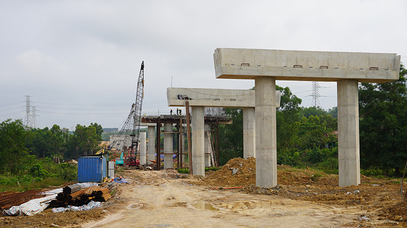 Các vướng mắc về mặt bằng của công trình cầu Long Đại, từ trụ T12 đến T15 đã được giải quyết.