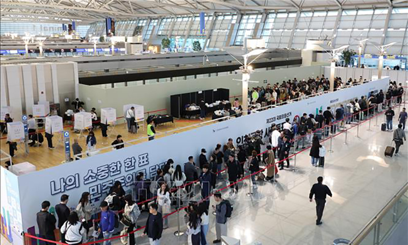 Điểm bỏ phiếu sớm trong cuộc bầu cử Quốc hội khóa 22 tại sân bay Incheon, Hàn Quốc ngày 5/4/2024. Ảnh: Yonhap/TTXVN