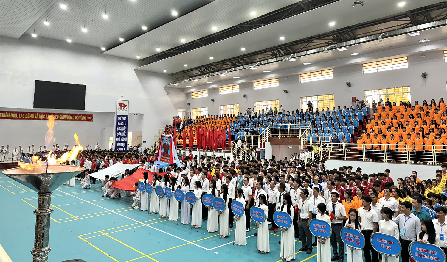 HKPĐ tỉnh Quảng Bình lần thứ XVI quy tụ gần 2.000 VĐV đến từ 8 phòng GD-ĐT và 31 trường THPT trên địa bàn tỉnh.