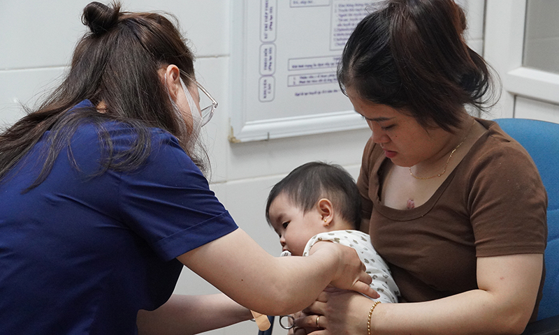 Trẻ em cần được tiêm chủng vắc-xin đầy đủ, đúng lịch để phòng cácbệnh truyền nhiễm nguy hiểm.