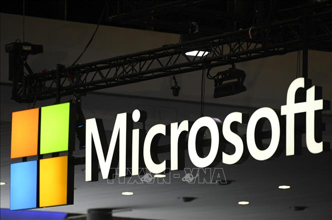 Biểu tượng Microsoft tại Hội nghị Di động Thế giới ở Barcelona, Tây Ban Nha, ngày 2/3/2023. Ảnh: AFP/TTXVN