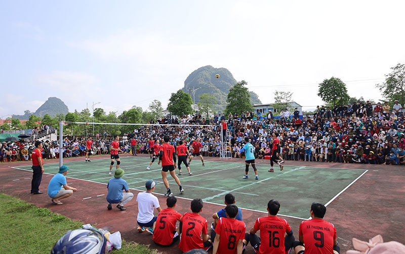 Các hoạt động trong Tuần lễ Văn hóa-Thể thao-Du lịch và Hội rằm tháng ba Minh Hóa luôn thu hút đông đảo người dân tham gia cổ vũ.