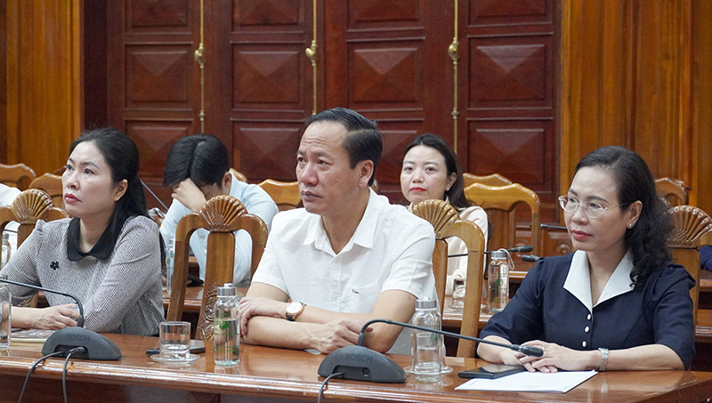 Đồng chí Chủ tịch Ủy ban MTTQVN tỉnh Phạm Thị Hân và các đại biểu tại điểm cầu Quảng Bình