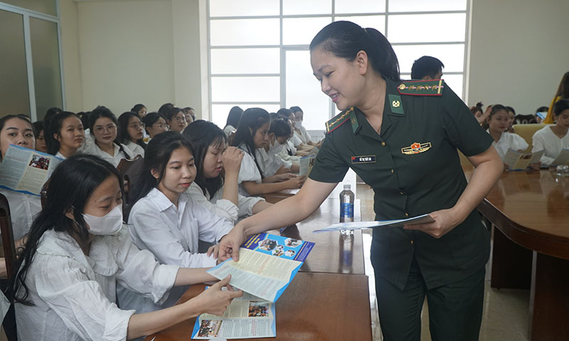 BĐBP tỉnh đã truyền thông về vấn đề chủ quyền biển đảo và biên giới Việt Nam cho các sinh viên.
