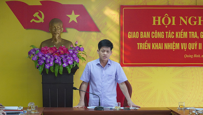 Đồng chí Chủ nhiệm UBKT Tỉnh ủy Lê Văn Bảo phát biểu tại hội nghị