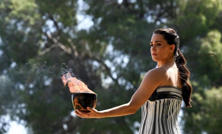 Nữ diễn viên Hy Lạp Mary Mina cầm ngọn lửa trong buổi diễn tập lễ thắp sáng cho Thế vận hội Paris. Ảnh: AFP