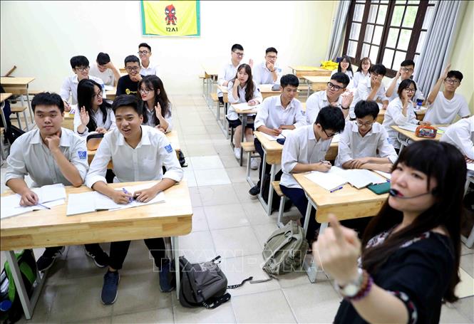 Giờ ôn tập kiến thức chuẩn bị cho Kỳ thi tốt nghiệp Trung học phổ thông của học sinh lớp 12 trường THPT Phan Đình Phùng (Hà Nội). Ảnh: Thanh Tùng/TTXVN