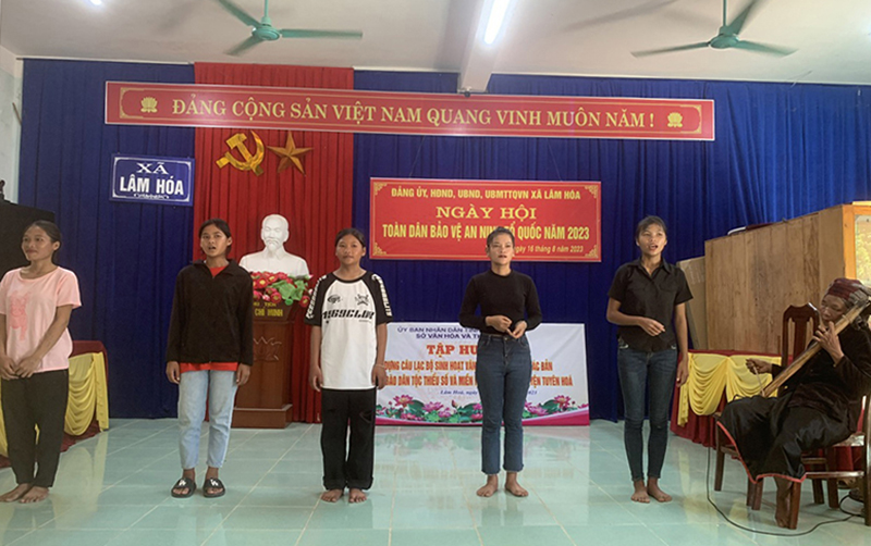Buổi tập văn nghệ để khôi phục lại các giá trị văn hóa của ĐBDTTS tại huyện Tuyên Hóa.