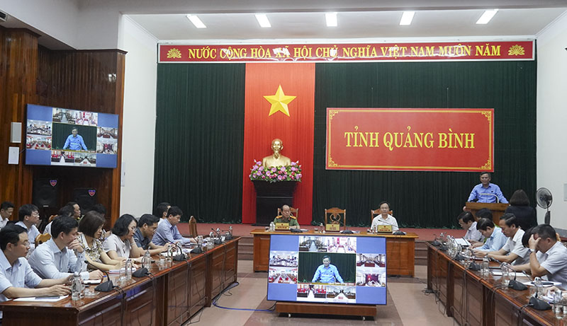 Đồng chí Chủ tịch UBND tỉnh Trần Thắng phát biểu chỉ đạo tại phiên họp
