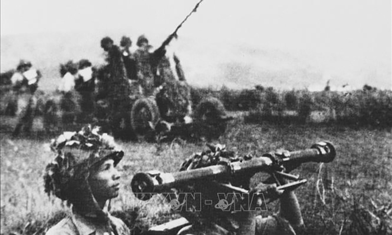Pháo cao xạ phát huy sức mạnh tại Điện Biên Phủ, khiến quân Pháp hoang mang, lúng túng. Ảnh tư liệu: TTXVN 