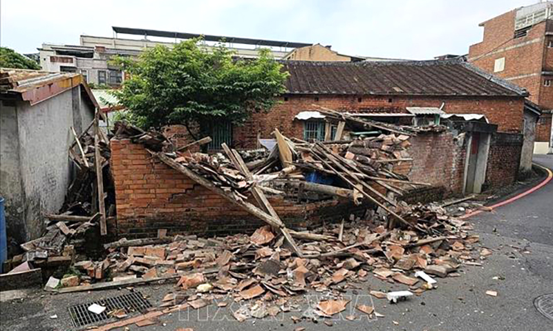 Ngôi nhà bị phá hủy sau trận động đất ở Đài Loan, Trung Quốc, ngày 3/4/2024. Ảnh: THX/TTXVN