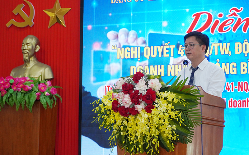 Đồng chí Bí thư Đảng ủy Khối DN tỉnh Phạm Quang Ánh phát biểu khai mạc diễn đàn.