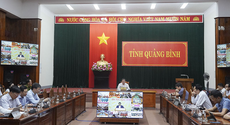 Đồng chí Phan Phong Phú, Phó Chủ tịch UBND tỉnh chủ trì phiên họp tại điểm cầu Quảng Bình