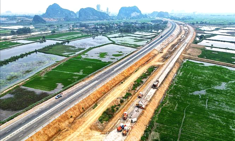Cao tốc Bắc-Nam đoạn Mai Sơn-Quốc lộ 45 có tổng chiều dài hơn 63,37 km. Ảnh tư liệu: Tuấn Anh/TTXVN