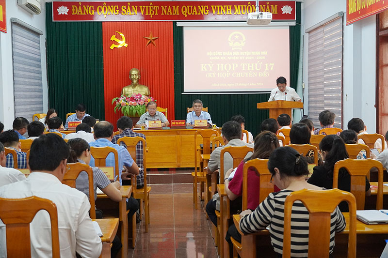 Toàn cảnh kỳ họp thứ 17, HĐND huyện Minh Hóa khóa XX.