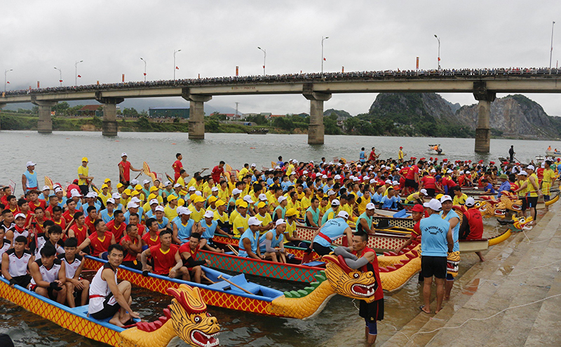 Giải đua thuyền truyền thống huyện Tuyên Hóa 2023 đã thu hút 19 đội đua và hàng nghìn cổ động viên.