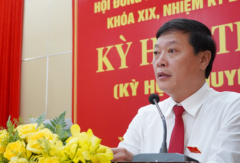 Đồng chí Bí thư Huyện ủy, Chủ tịch HĐND huyện Bố Trạch Nguyễn Ngọc Tuấn bế mạc kỳ họp.