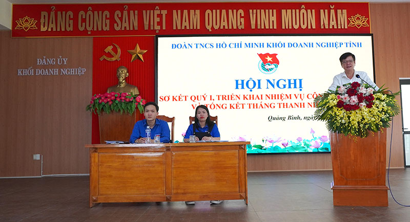 Đồng chí Phó Bí thư Đảng ủy Khối DN tỉnh Nguyễn Hữu Đức phát biểu tại hội nghị.