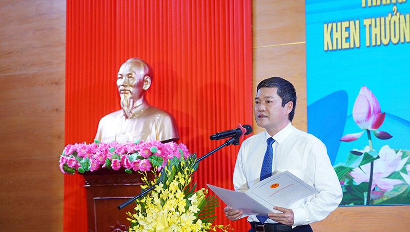 Đồng chí Phó Chủ tịch UBND tỉnh Phan Phong Phú phát biểu tại lễ phát động
