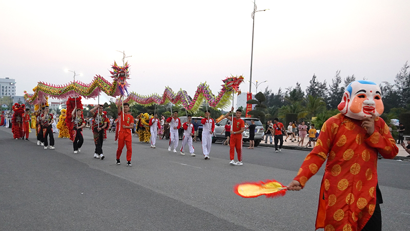 Màn diễu hành đường phố.