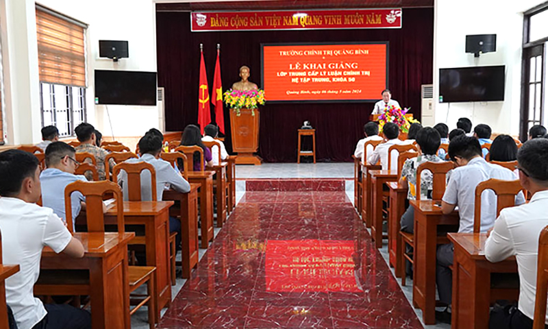 Khai giảng lớp trung cấp lý luận chính trị hệ tập trung, khóa 50