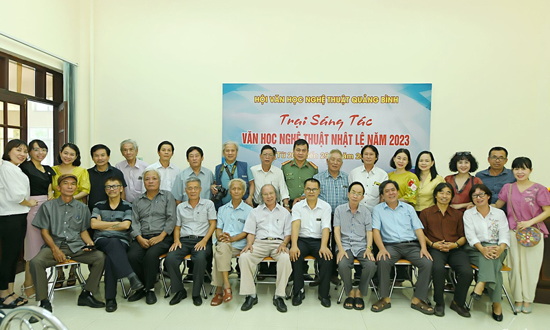 Văn học nghệ thuật với các nghị quyết của Đảng về văn hóa, văn nghệ